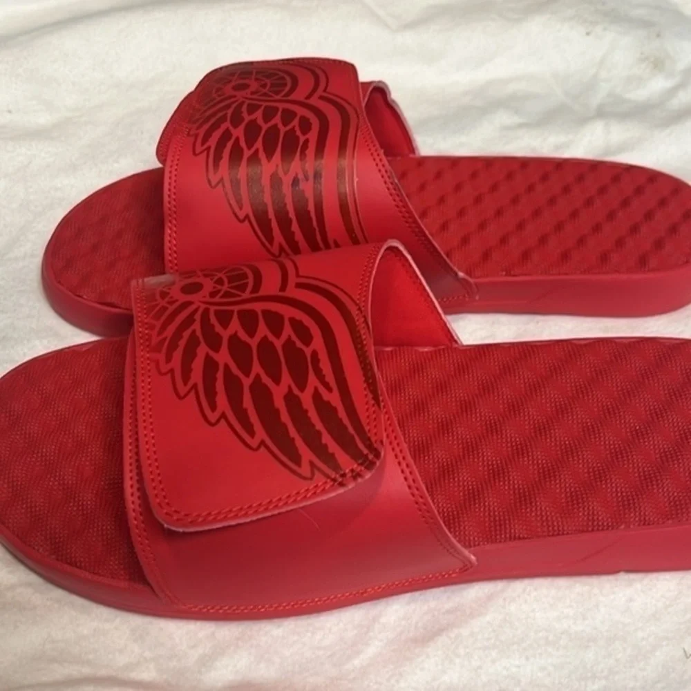 ISlide ‎ Detroit Red Wings slide sandals, size 13